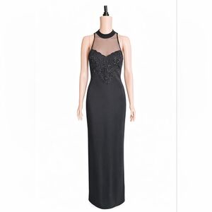 Stenay Black Sleeveless Gown